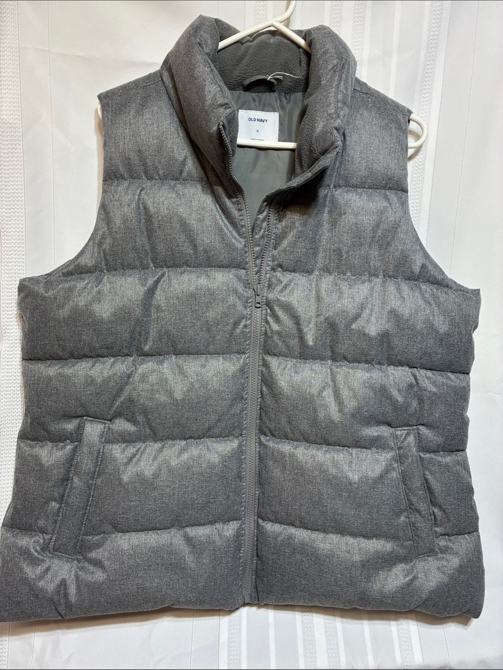Old Navy Womens Heather Gray Quilted Puffer Vest. New without tag